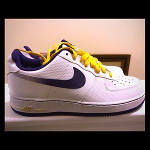 NWT Mens 8.5/ Women’s 9 Snakeskin Texture White Purple Gold Nike Air Force 1